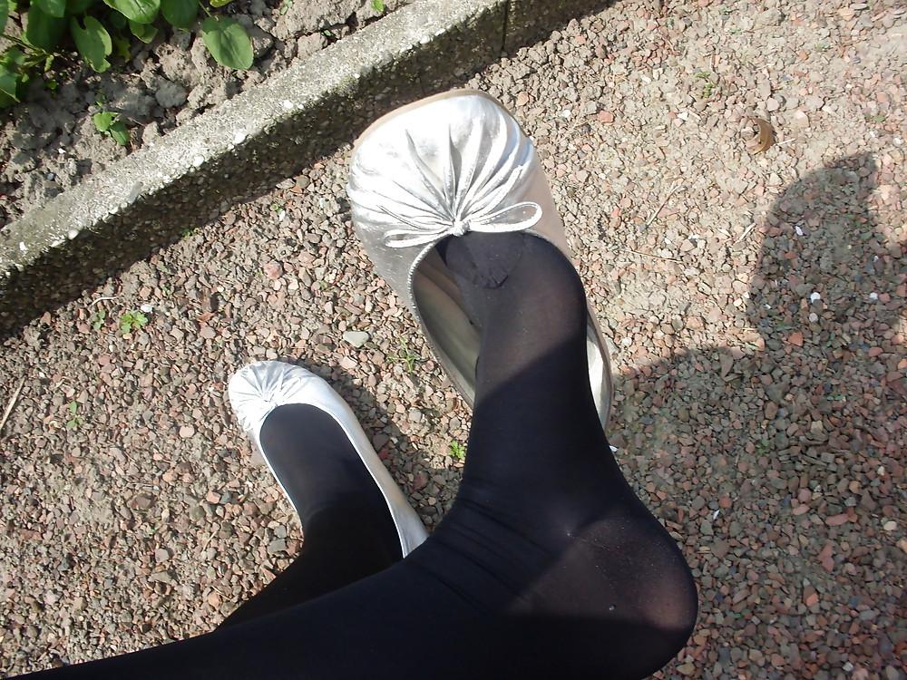 25P Mixed tights and ballerina flats.. 