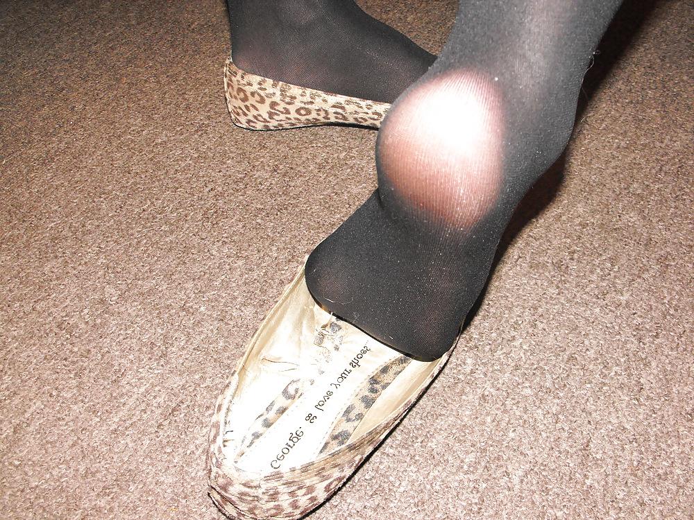 25P Mixed tights and ballerina flats.. 