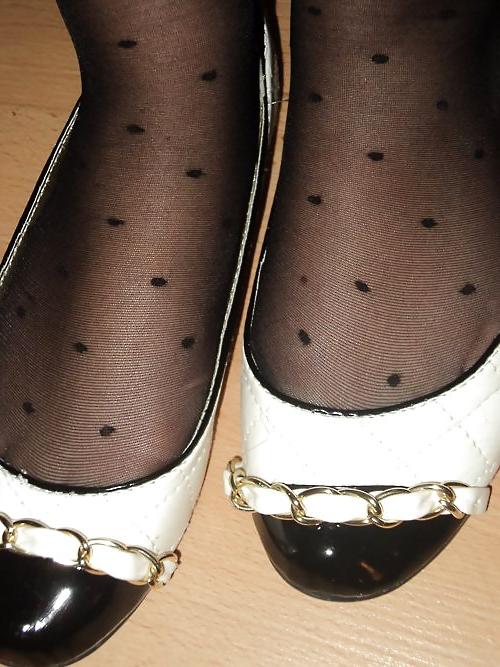 25P Mixed tights and ballerina flats.. 