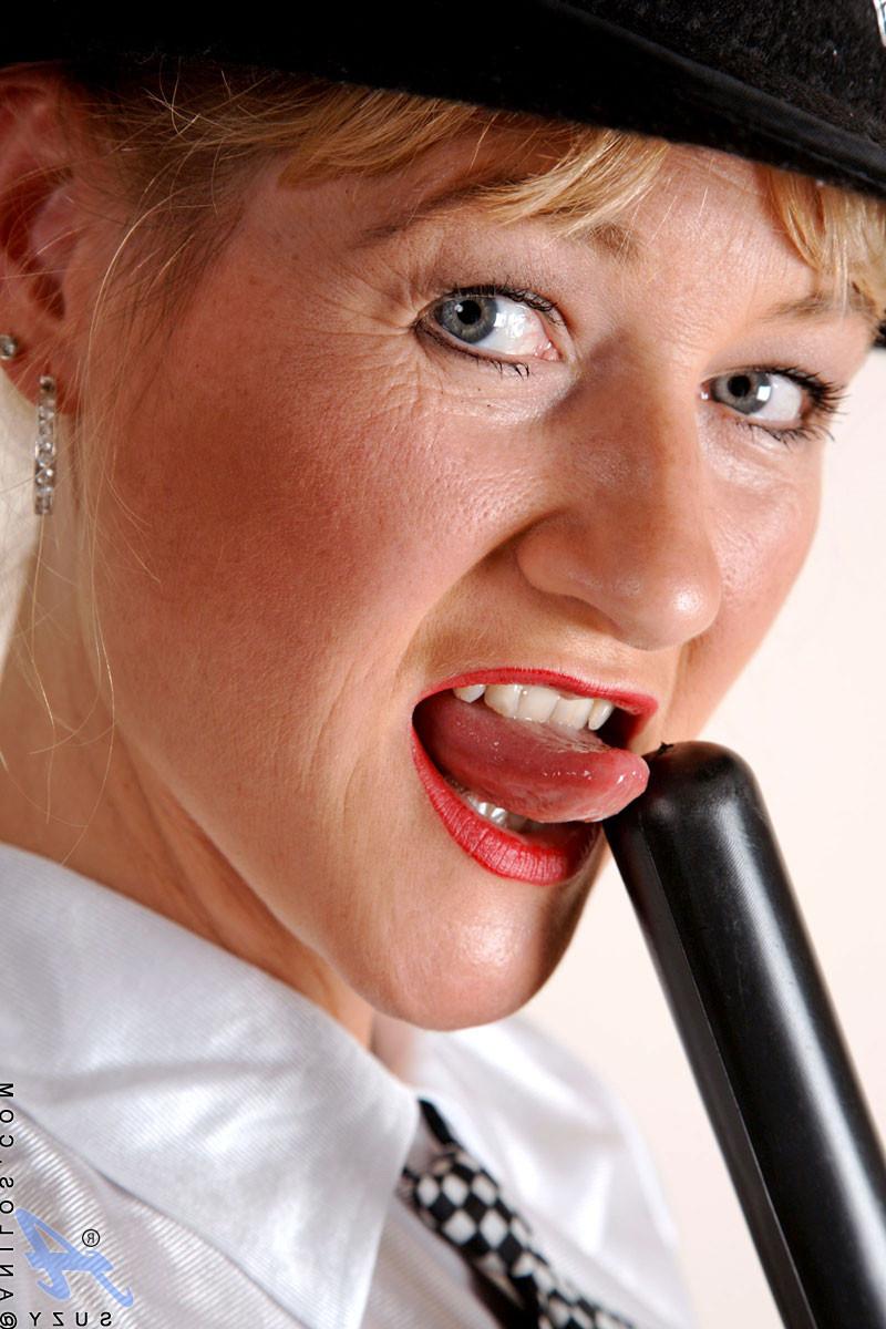 10P Leggy mature police lady fucks her pussy with her night stick