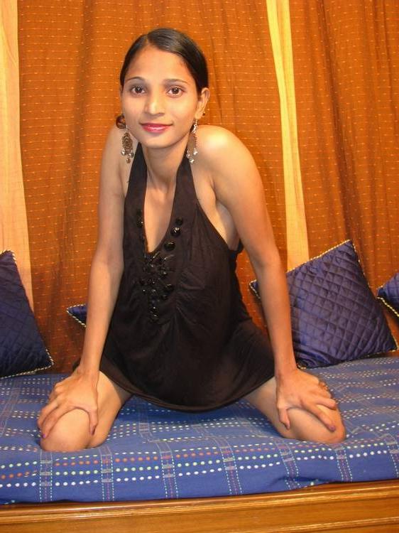 15P Beautiful Indian teen showing her body