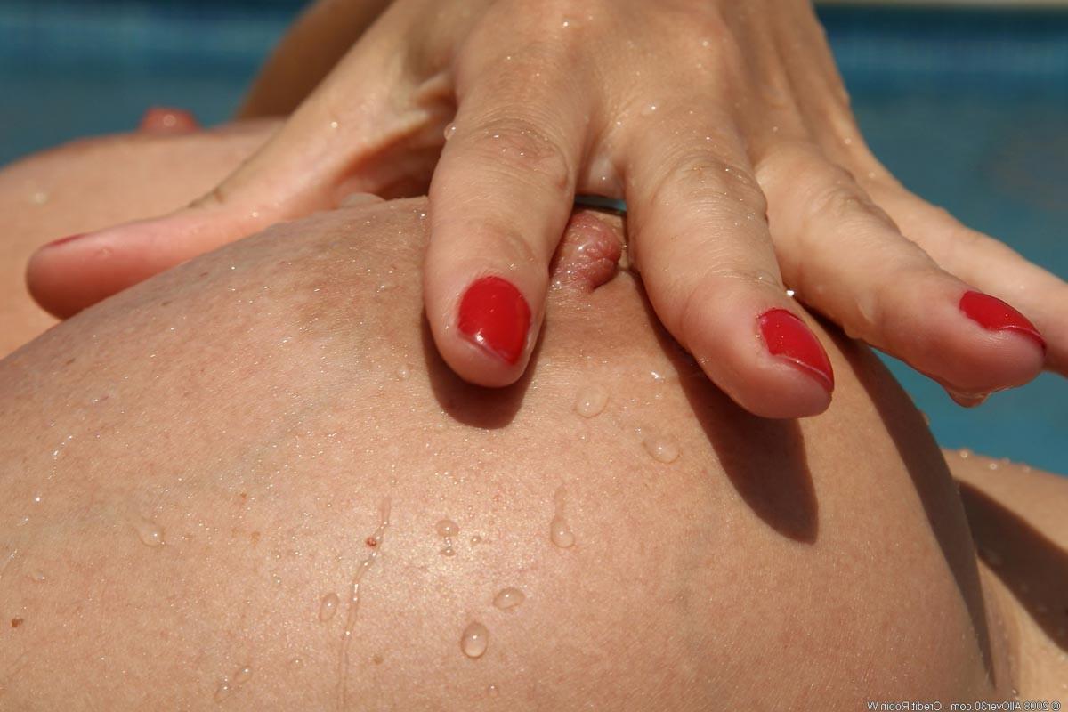 15P Tight bodied milf with nice melons teasing by the pool