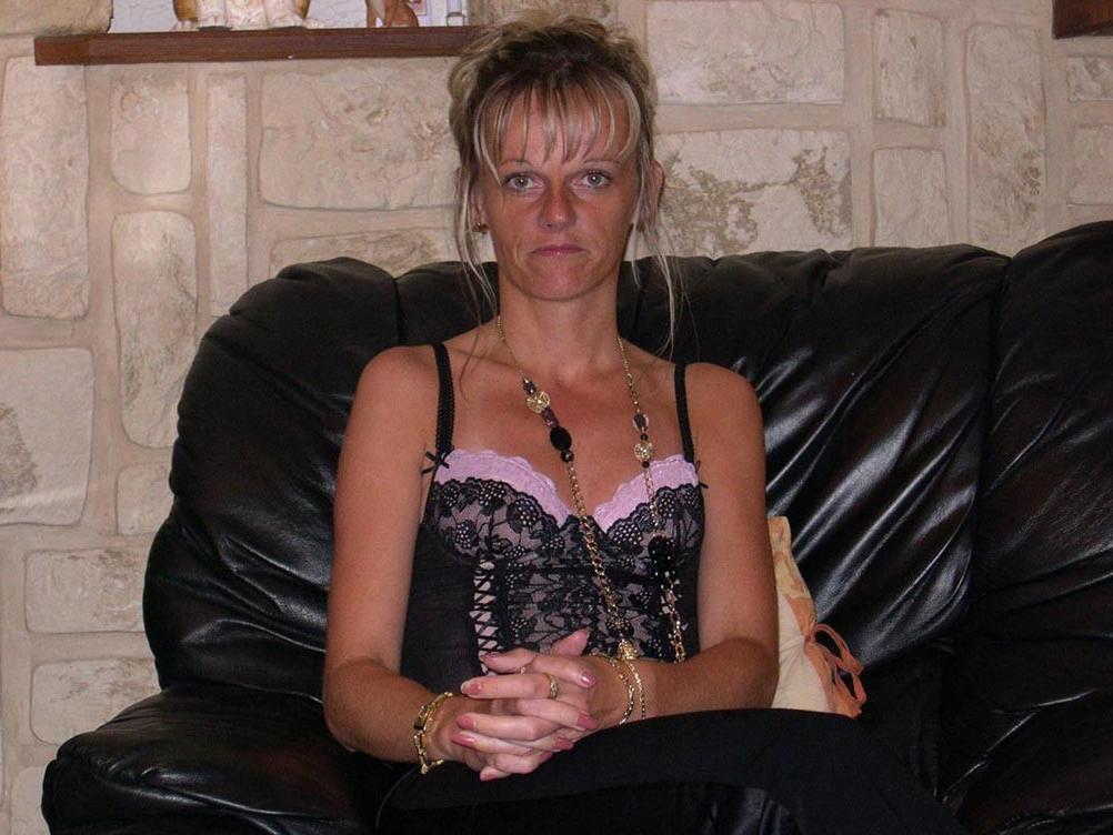 20P Amateur mature wife posing and sucking cock