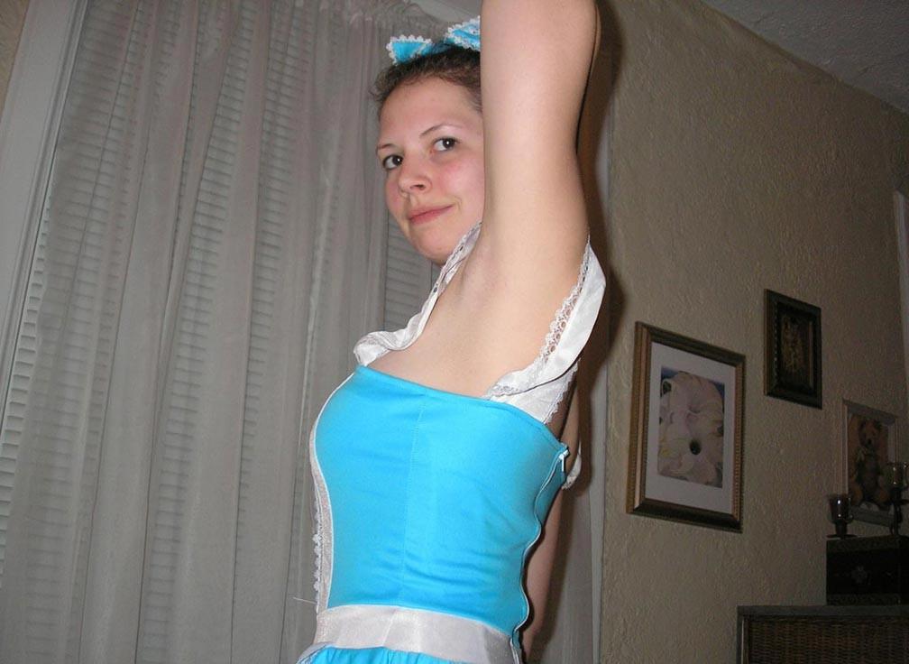 20P Busty brunette amateur girlfriend posing naked