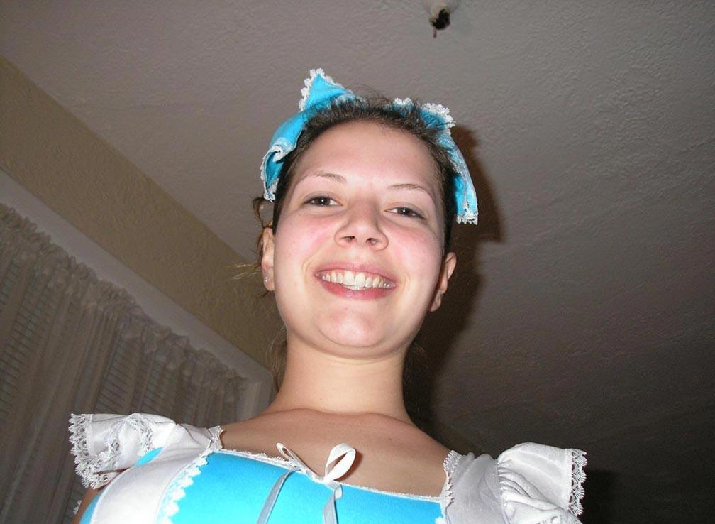20P Busty brunette amateur girlfriend posing naked