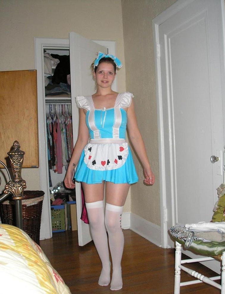 20P Busty brunette amateur girlfriend posing naked