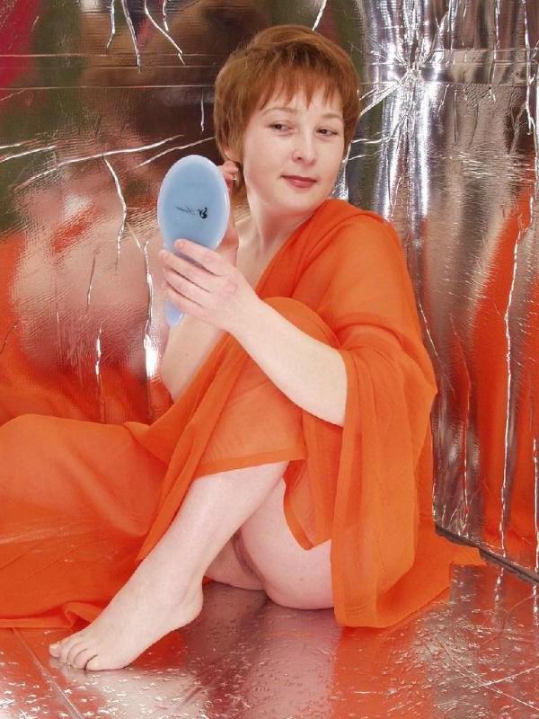 20P Horny mature loves to tease while playing with her twat