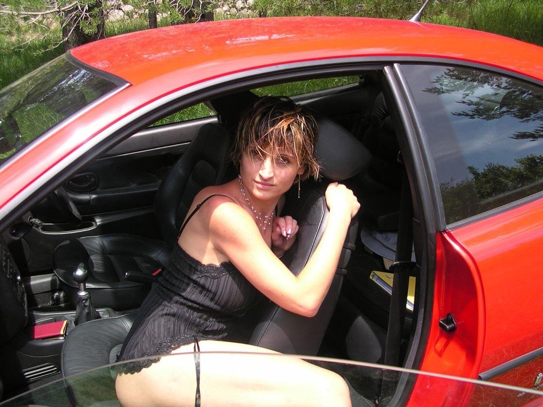 20P Awesome amateur mum posing with her wonderful tits