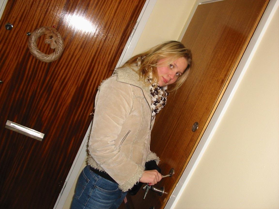 20P Blonde amateur girlfriend sucking her boyfriend's dick