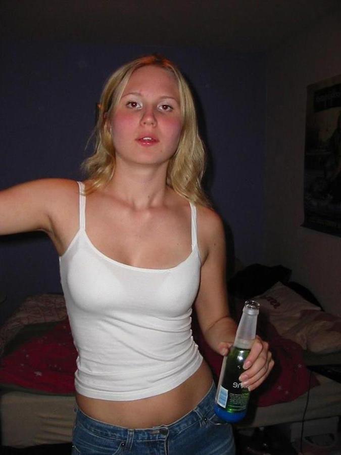 20P Blonde amateur girlfriend sucking her boyfriend's dick