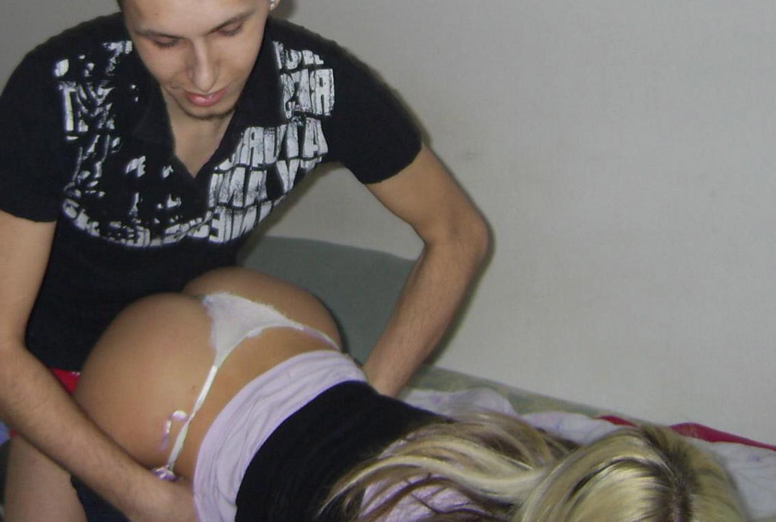 20P Awesome blonde amateur babe sucking her boyfriend's dick