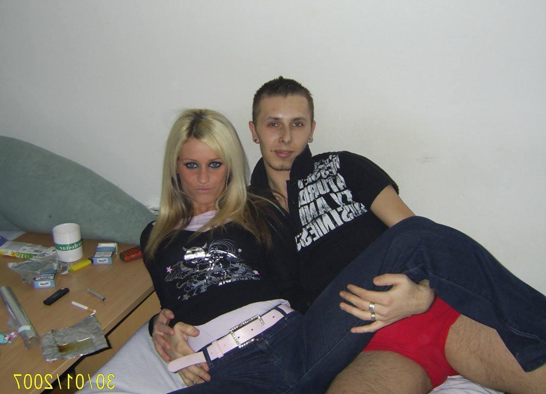 20P Awesome blonde amateur babe sucking her boyfriend's dick