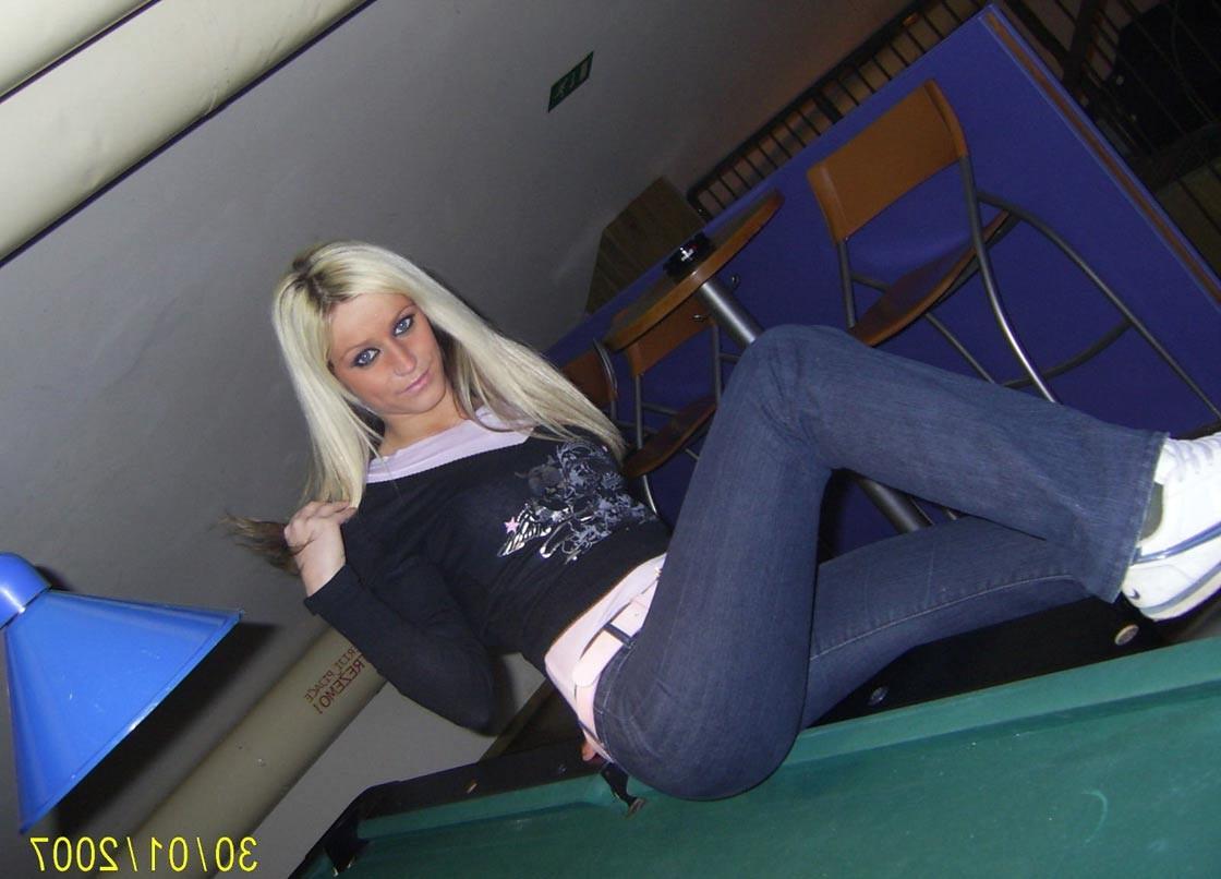 20P Awesome blonde amateur babe sucking her boyfriend's dick