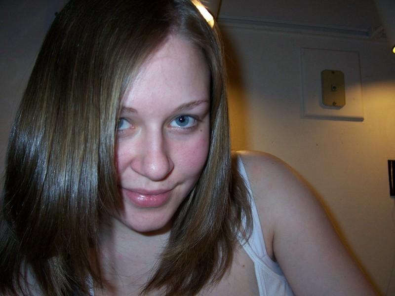 20P Hot amateur with big tits posing and showing her melons