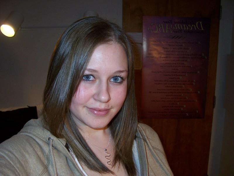 20P Hot amateur with big tits posing and showing her melons