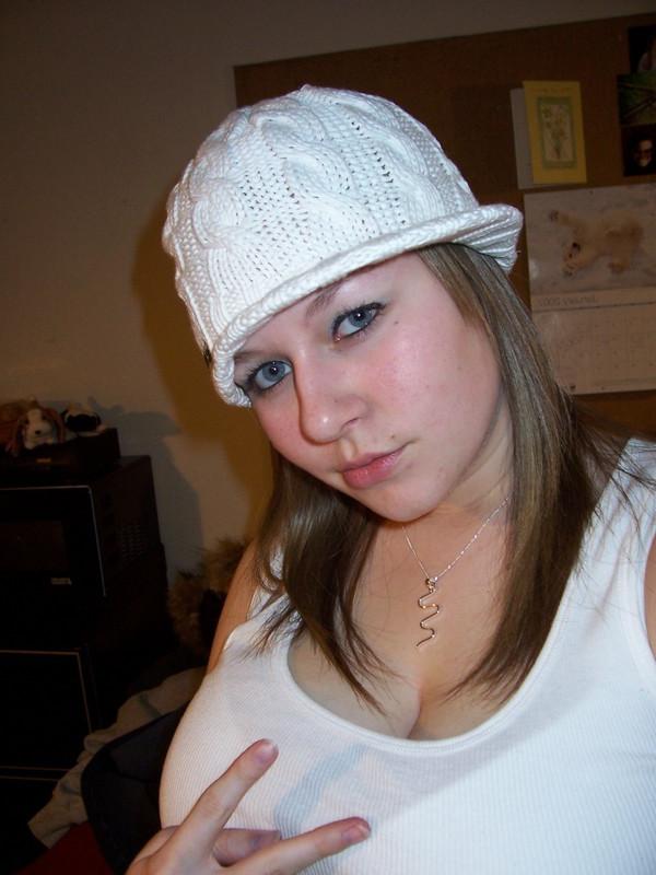 20P Hot amateur with big tits posing and showing her melons