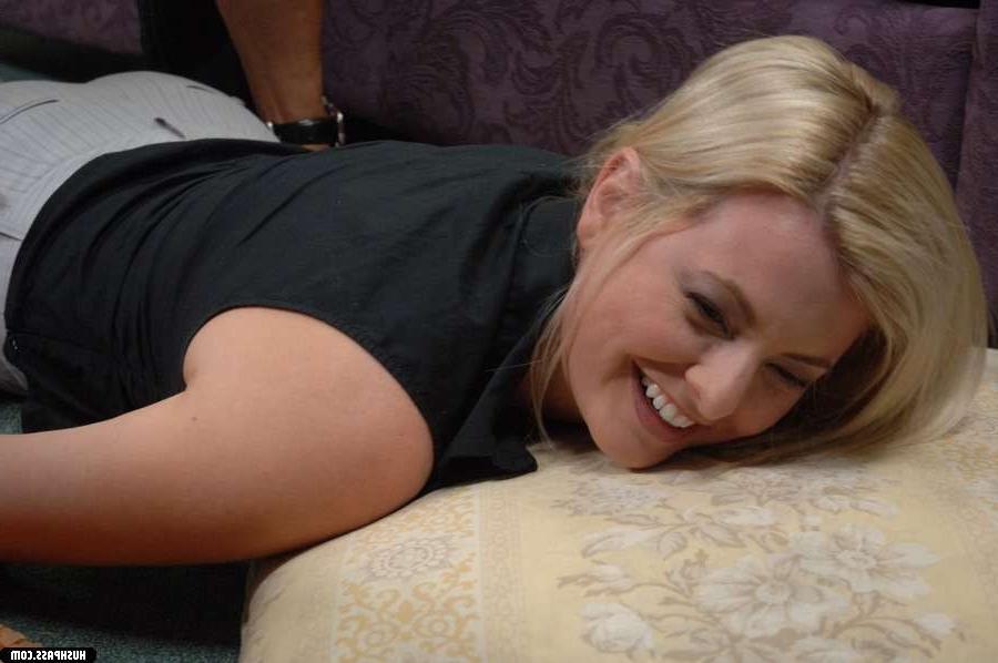 15P experienced milf gets her wet pussy stuffed full of blackzilla