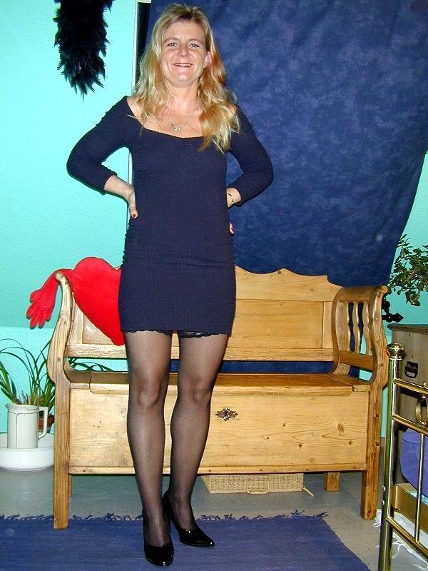 16P Mature wife in sexy black stockings shows all