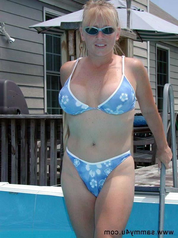 15P Busty wife giving a titjob and sucking cock in the swimming pool