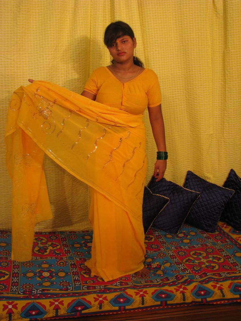 15P Indian wife showing breasts