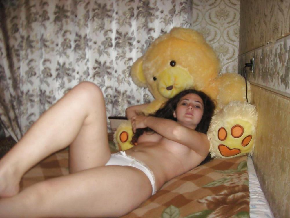 25P RUSSIAN GIRL POSING FOR BF