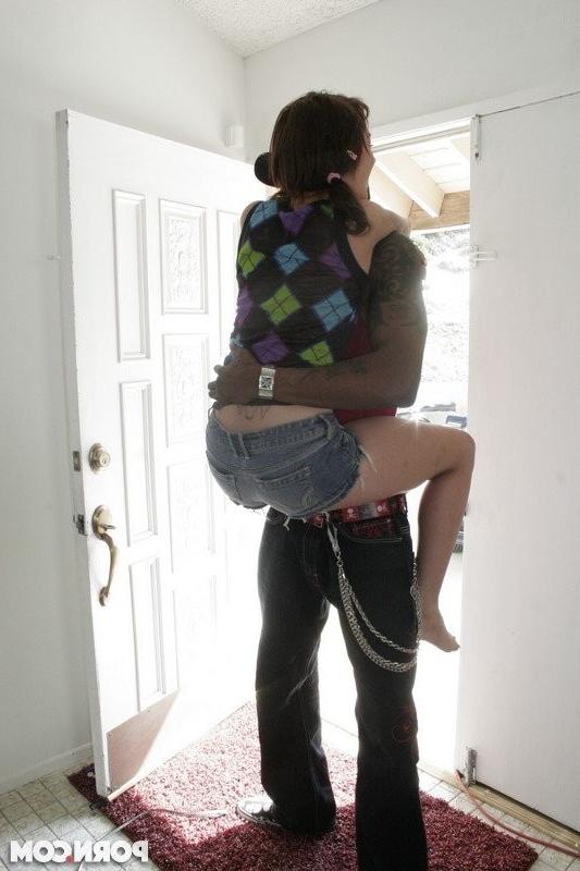 16P Well hung black stud sticking it to a sexy white girl