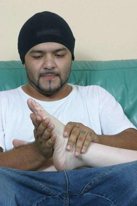 16P Interracial foot fetish action