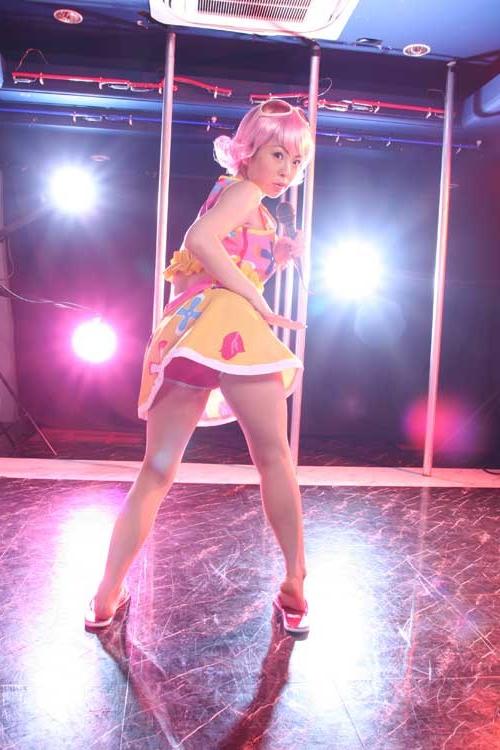 16P Asian Go-Go Dancer