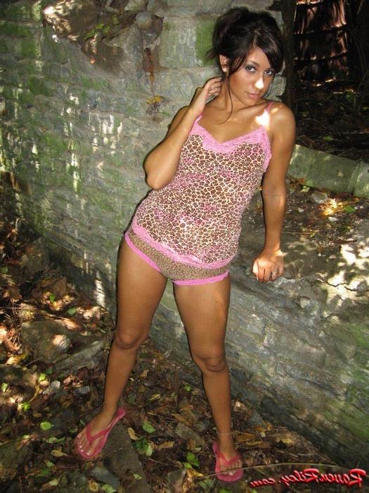 15P Incredible Teen Showing Her Innocent Body