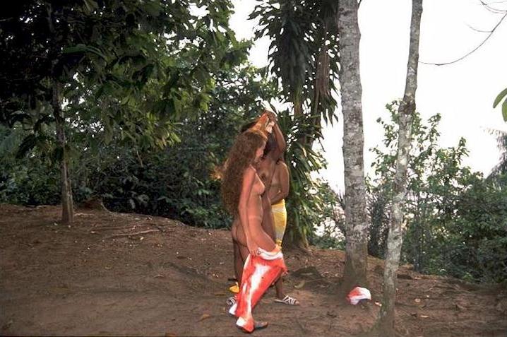 15P Latin babes on an exotic island