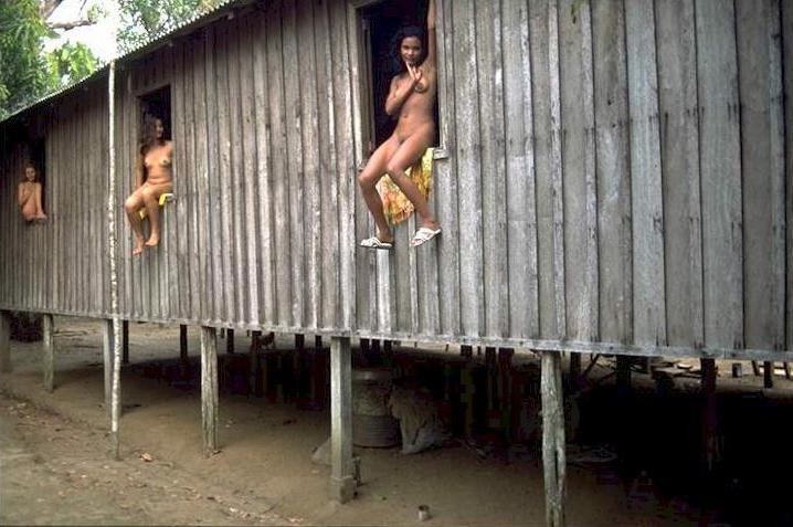 15P Latin babes on an exotic island