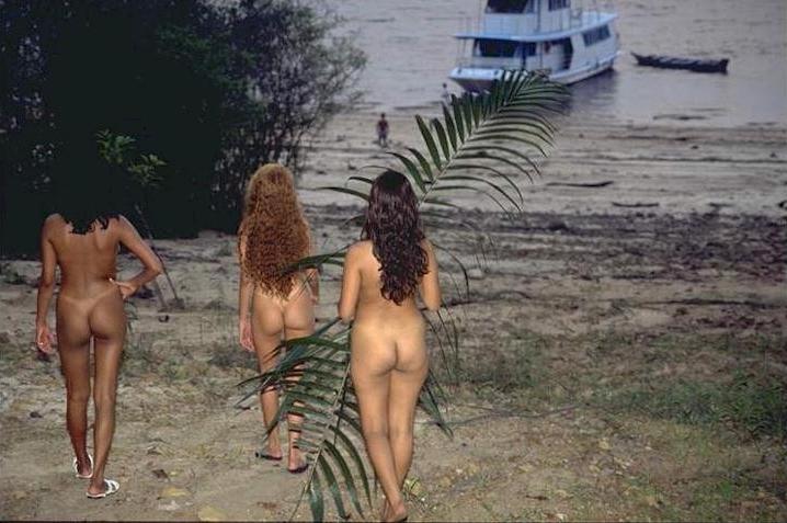 15P Latin babes on an exotic island