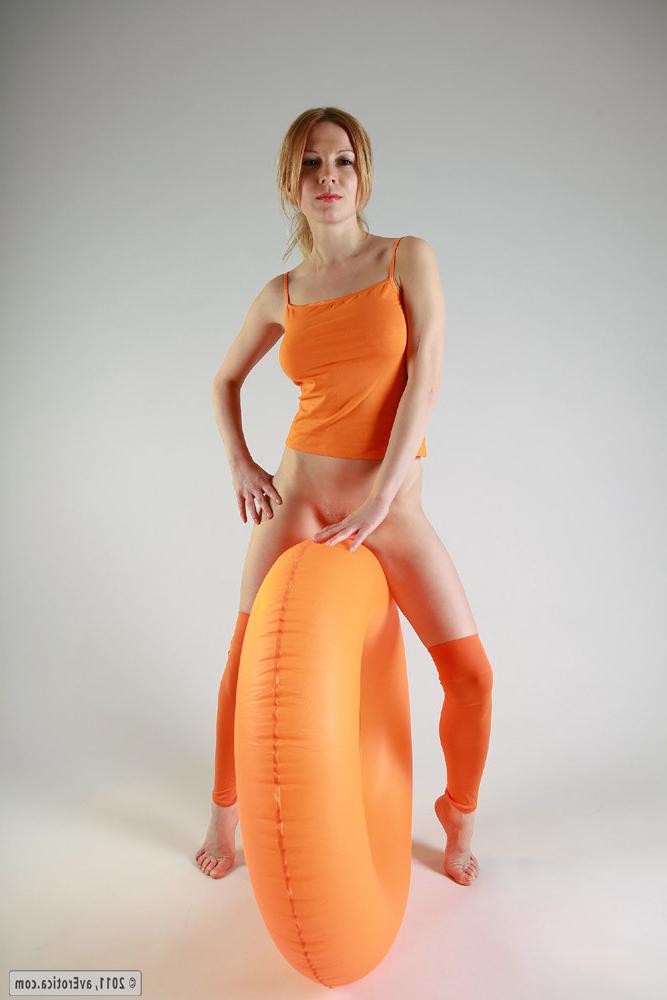 15P Babe in orange outfit with the orange huge balloon