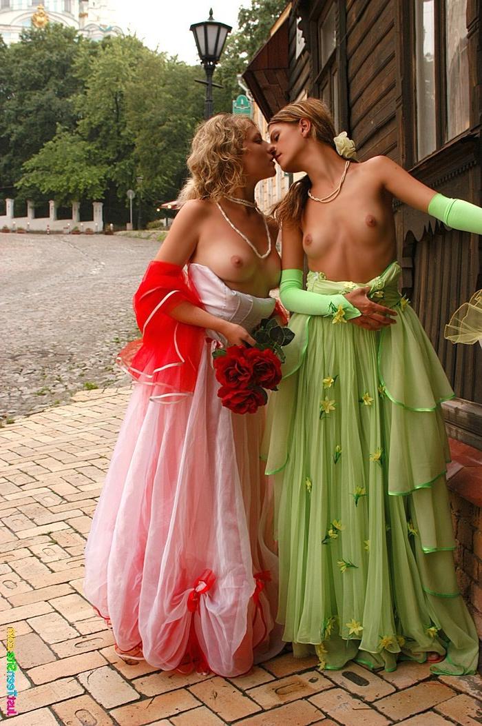 16P Lesbian exhibitionist twosome in the city