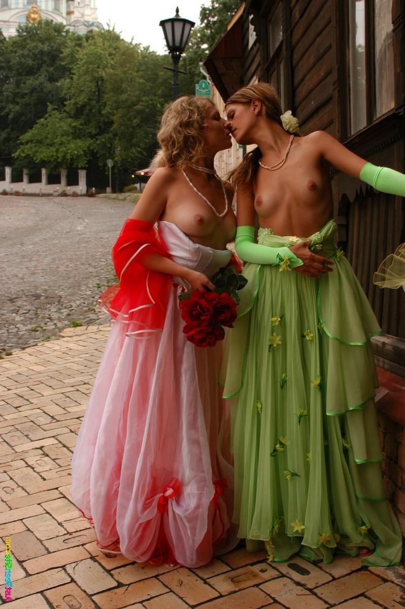 16P Lesbian exhibitionist twosome in the city