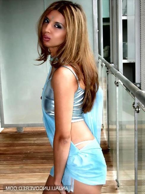 15P Cute Indian swinger showing her hot body