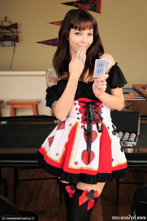 15P Ivy Snow is the queen of strip poker
