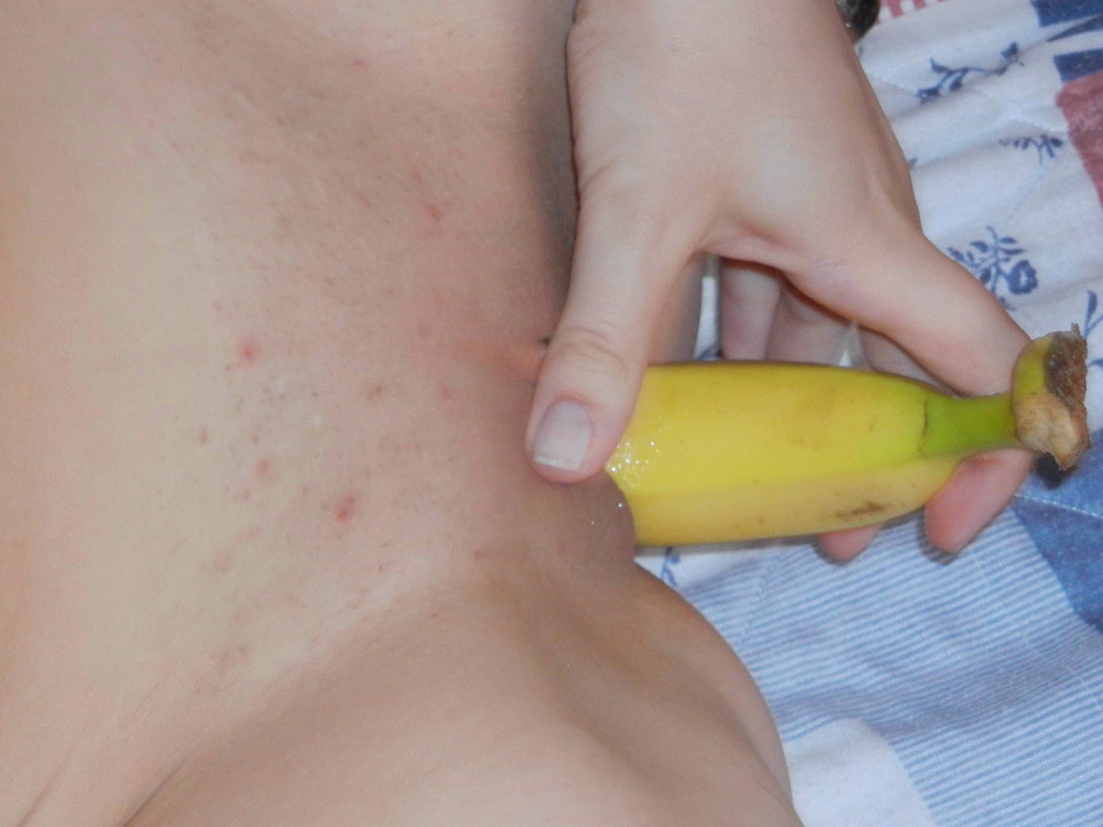 15P Kinky Melina stuffs her twat with a big banana