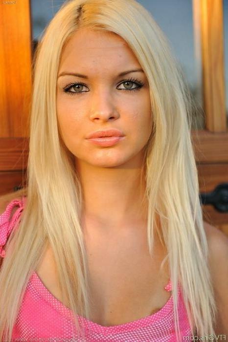 16P Thin Blonde Teen Using a Banana