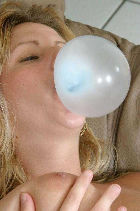 16P Mature babe with big tits fingering her pussy hard