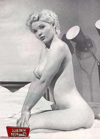 12P Topless dancer Candy Barr showing her fine body