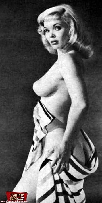 12P Topless dancer Candy Barr showing her fine body