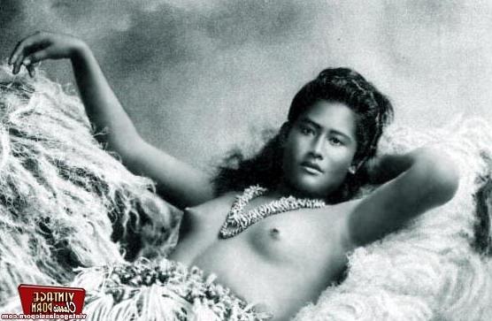 12P Ethnic vintage ladies showing their cute natural bodies