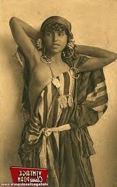 12P Ethnic vintage ladies showing their cute natural bodies
