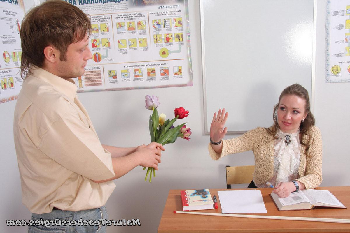 16P School boy fucked mature teacher in her sexual big ass