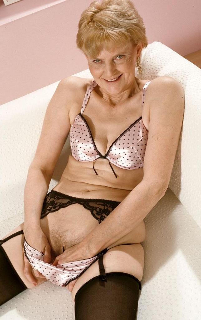 20P Pussy spreading horny mature in lingerie and stockings