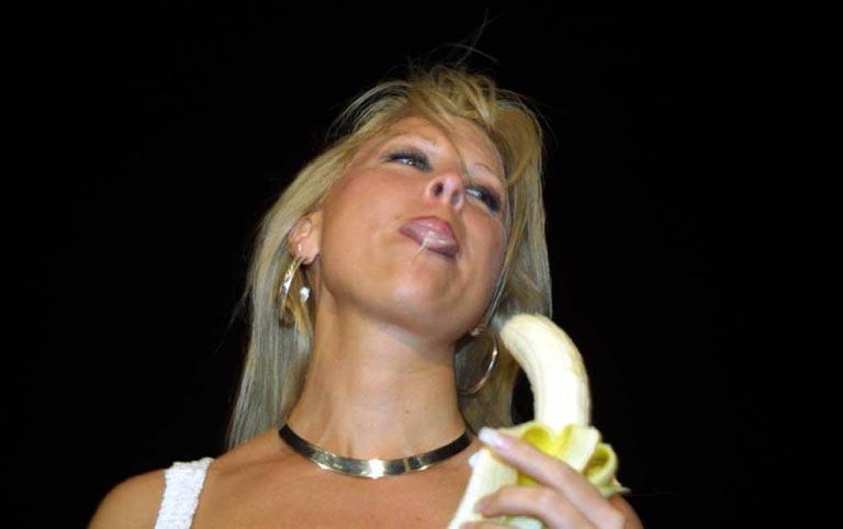 15P contest where spring break babes deepthroat banana