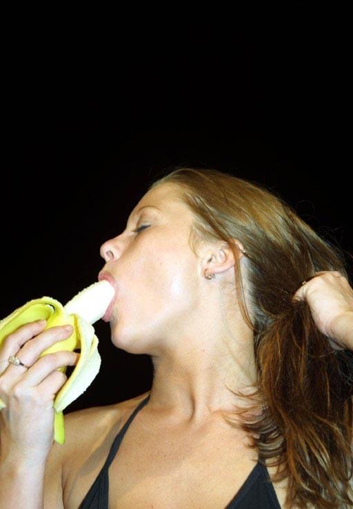 15P contest where spring break babes deepthroat banana