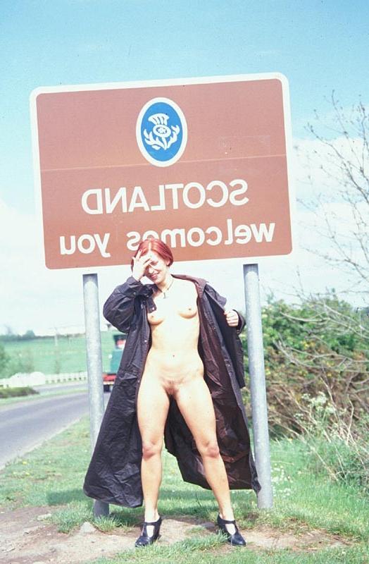 13P Scotish exhibitionist flashing outside