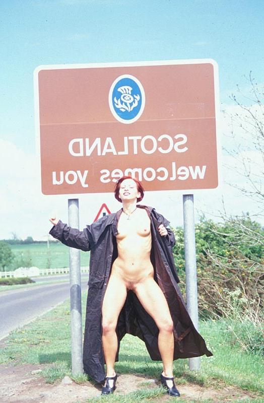 13P Scotish exhibitionist flashing outside